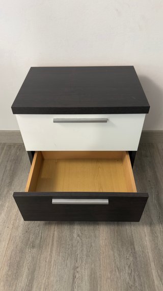 Mesitas de noche 2 cajones madera (2 unidades 40€)