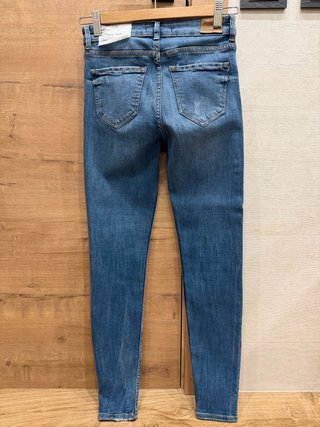Vaquero Skinny azul Bershka Talla 34 SIN ESTRENAR!