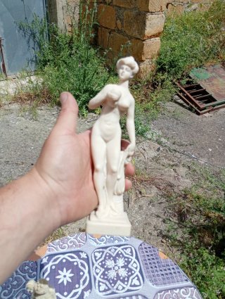 Statue di donne classiche in resina