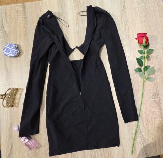 Vestido negro escote V Pull&Bear
