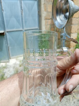 Boccale birra con coperchio