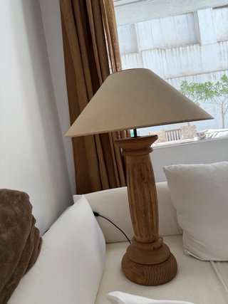 Lámpara de pie de madera y tela