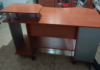 Escritorio madera y metal