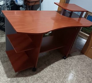 Escritorio madera y metal