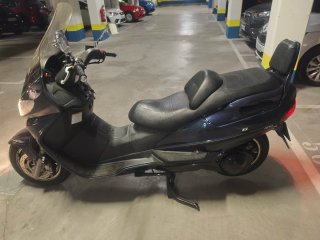 Suzuki Burgman AN 400 Gris