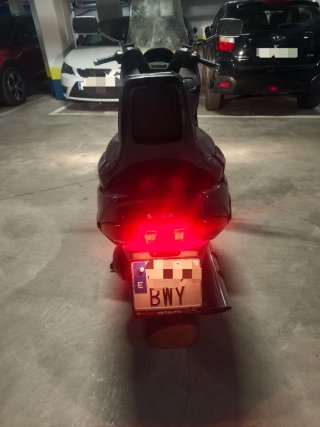 Suzuki Burgman AN 400 Gris