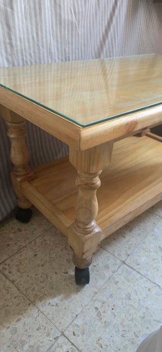 Mesa de madera con cristal a medida