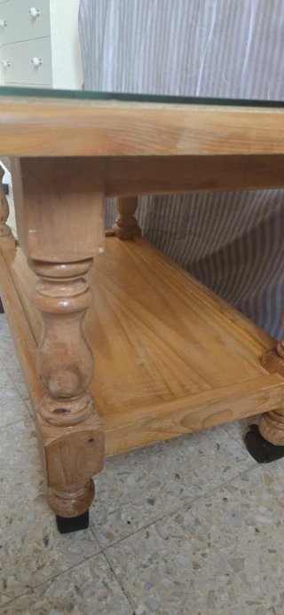 Mesa de madera con cristal a medida