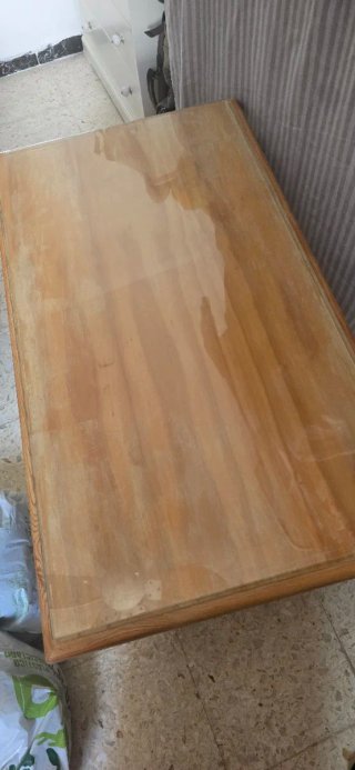 Mesa de madera con cristal a medida