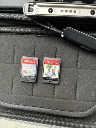 Nintendo Switch OLED + Super Mario + Assasins cred