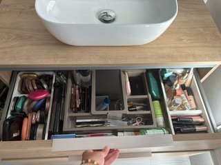 Mueble de baño con lavabo de cerámica