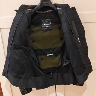 Chaqueta Moto IXON Mujer Negra y Dorada talla M