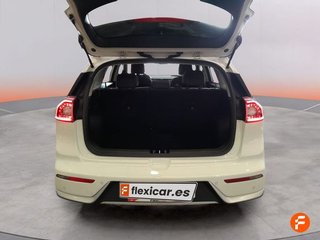 Kia Niro 1.6 GDi HEV 104kW (141CV) Concept