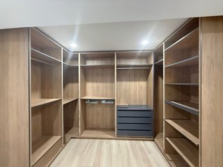 Gran vestidor de madera y metal