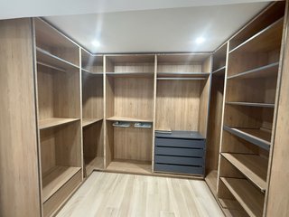 Gran vestidor de madera y metal