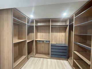 Gran vestidor de madera y metal