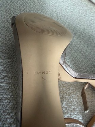 Sandalias Mango tacón en color rosita dorado