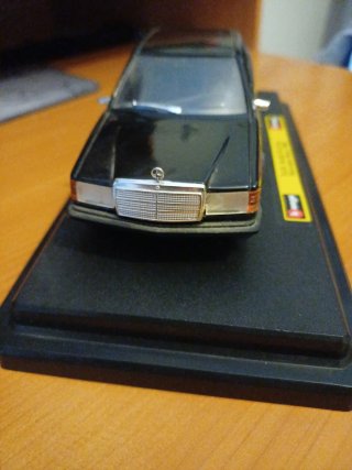 Burago Mercedes Benz 190E Taxi Barcelona  1/24