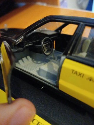 Burago Mercedes Benz 190E Taxi Barcelona  1/24
