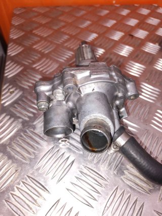 (000392)Bomba y termostato Honda PC40