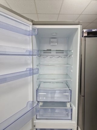 Nevera Beko 2m x 60cm con garantía