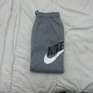 Pantalón Nike Gris