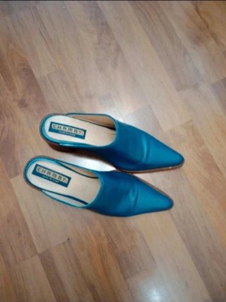 Zuecos de piel Chamby azul