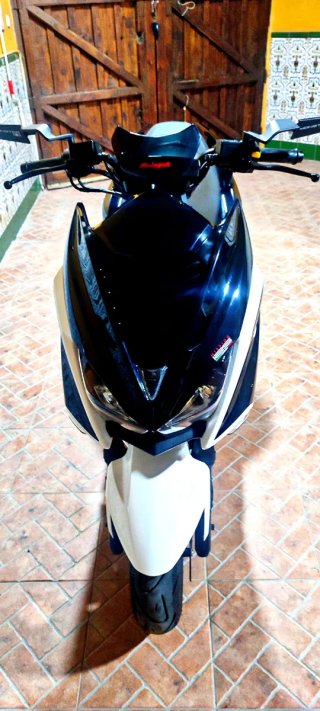 Malaguti Missión 125 Scooter Negra/Blanca