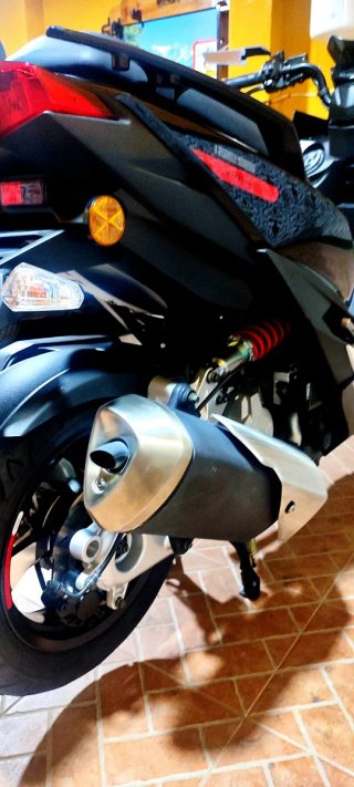 Malaguti Missión 125 Scooter Negra/Blanca