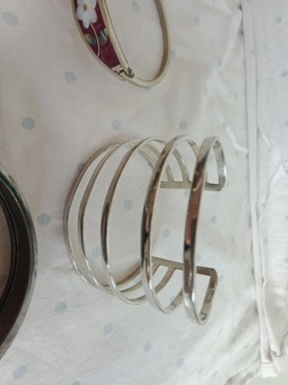 Lote de 5 pulseras doradas y verdes