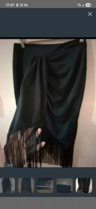 Falda negra con flecos
