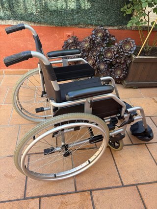 Silla de ruedas plegable 58cm de rueda a rueda
