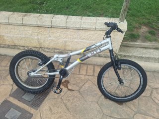 Bici Trial Monty 219 Alp de segunda mano por 220 EUR en Segovia en