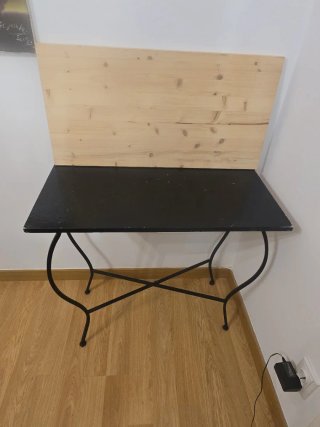 Mueble consola de hierro con madera