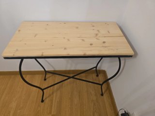 Mueble consola de hierro con madera