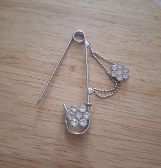 Spilla Vintage a balia con strass e catenine