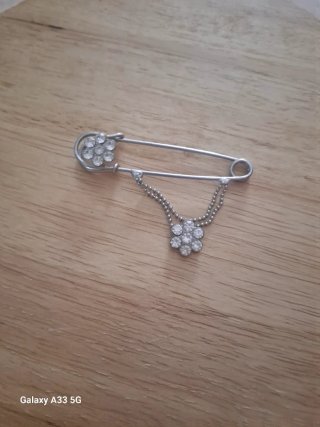 Spilla Vintage a balia con strass e catenine