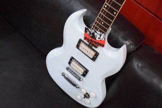Guitarra Eléctrica Eko SG Blanca