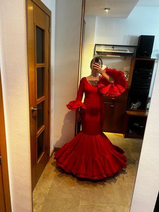 Traje Flamenca Negro con Volantes y Cancán