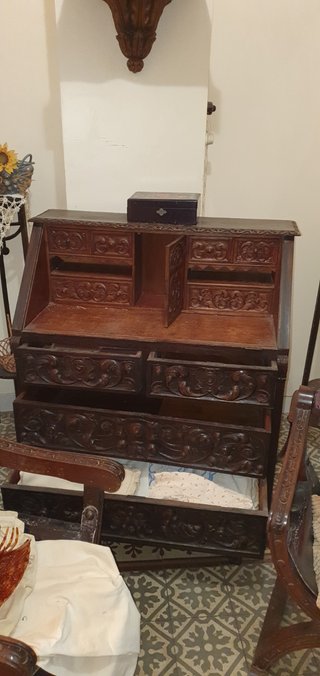 Escritorio antiguo s. XIX madera tallada