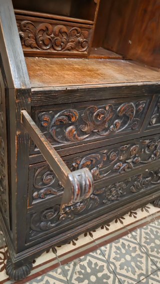 Escritorio antiguo s. XIX madera tallada