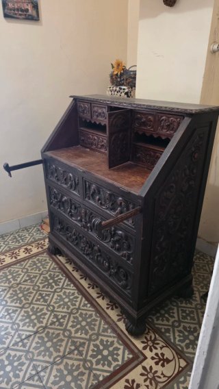 Escritorio antiguo s. XIX madera tallada