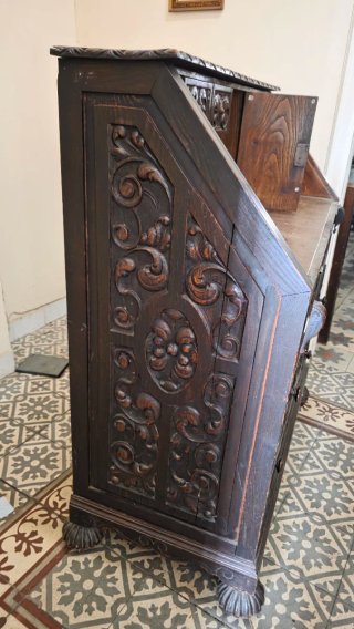 Escritorio antiguo s. XIX madera tallada