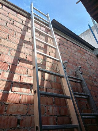 Escalera aluminio 15 peldaños