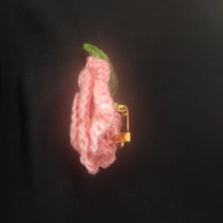 Broche rosa artesanal elegante crochet ganchillo
