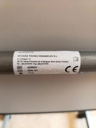Mesa auxiliar plegable con ruedas
