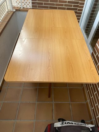 Mesa de comedor o terraza de madera