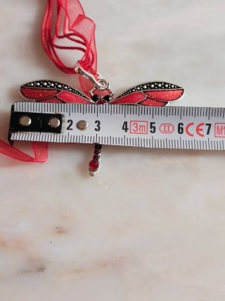 Collar libélula rojo y plateado
