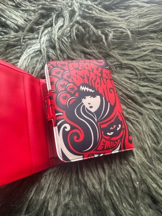 Cartera Emily the Strange.