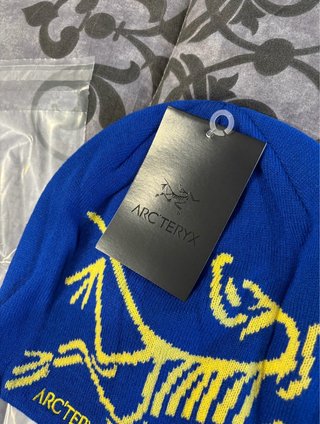 Gorro Arc'teryx Azul y Amarillo